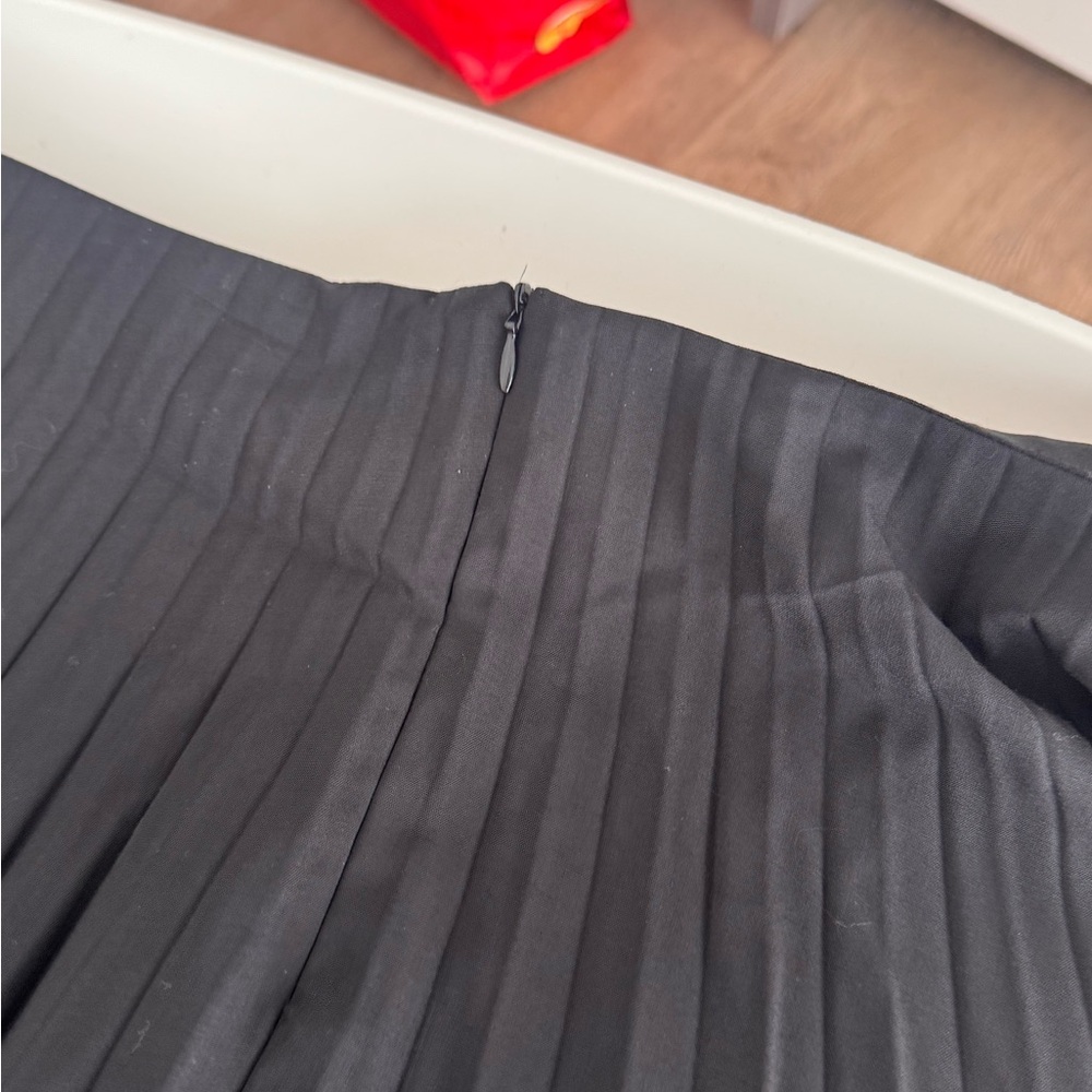 Giorgio Armani Women’s Elegant Black Pleated Skirt